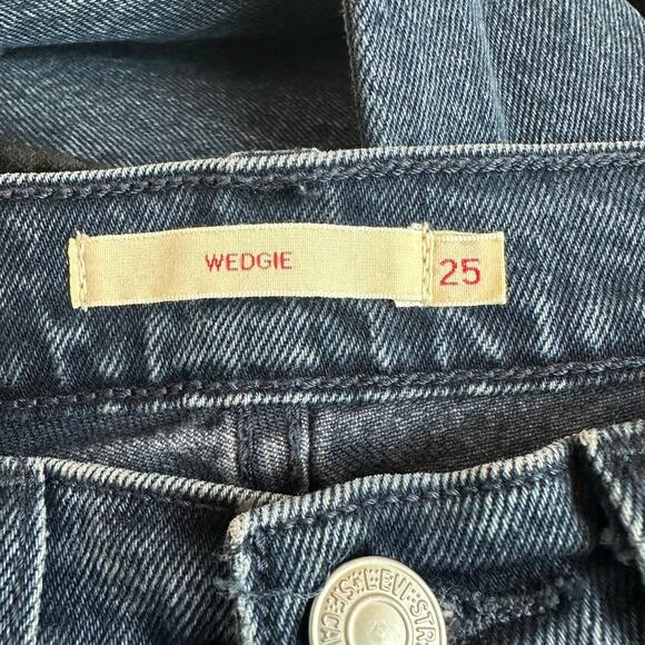 Levi's Wedgie Raw Hem High Rise Jeans sz 25 EUC - Picture 9 of 13
